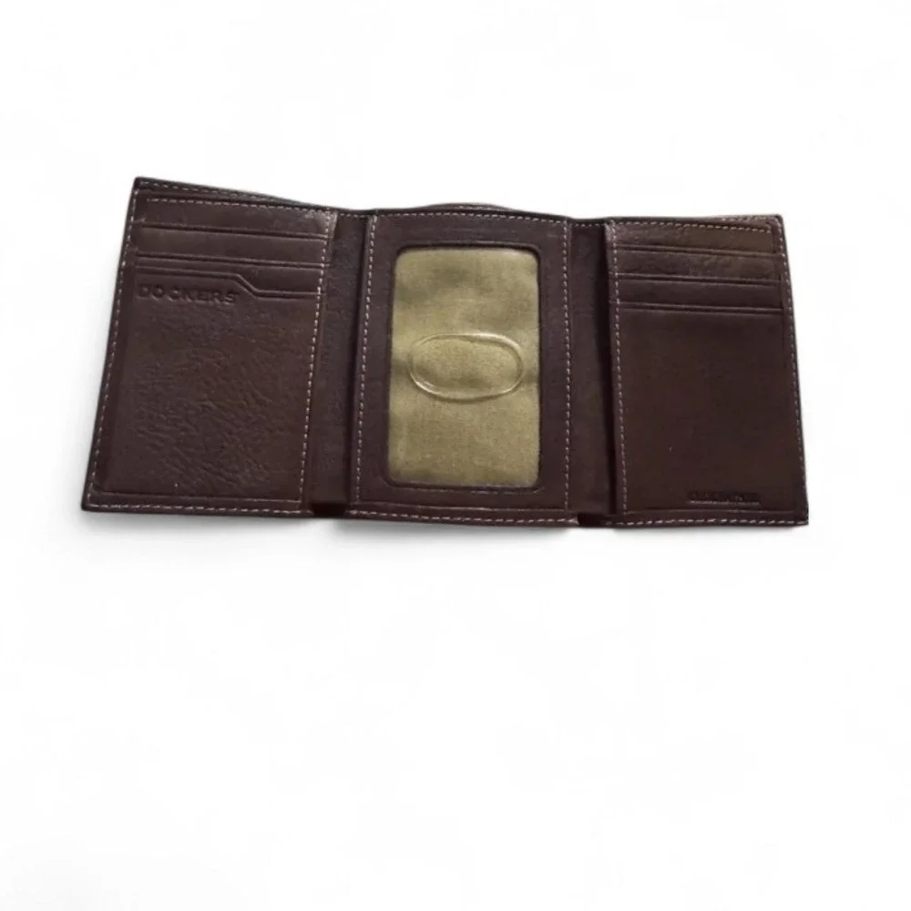 Dockers men's trifold wallet with three leaf‎ clover